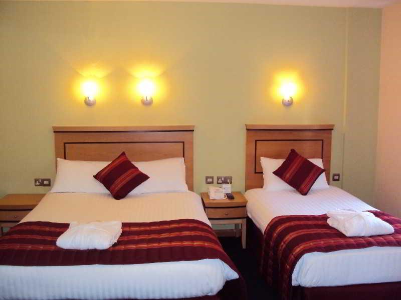 Maldron Hotel Derry Room photo
