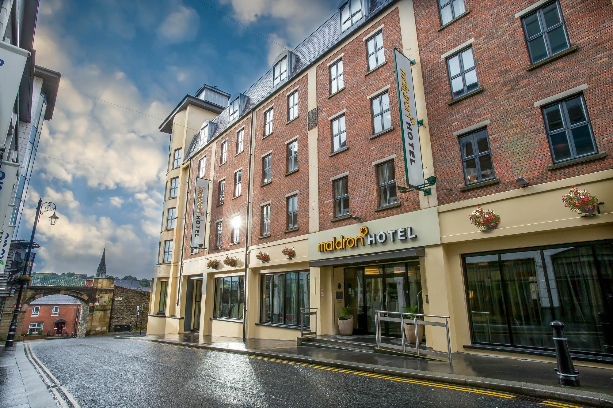 Maldron Hotel Derry Exterior photo